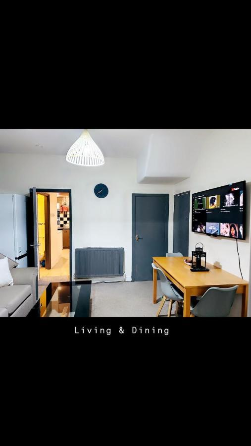 2 Bedroom Double Bed In East 런던 외부 사진